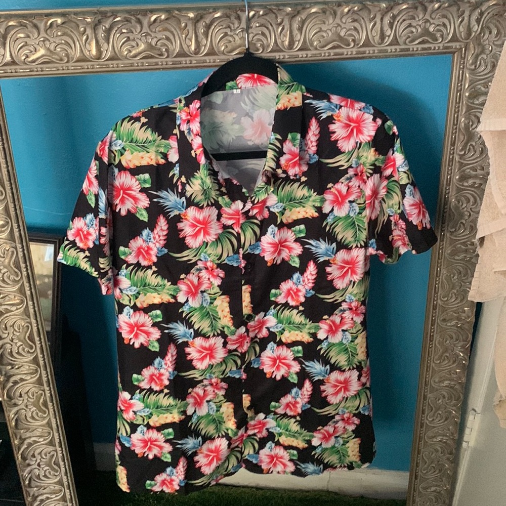 Men’s S/S Hawaiian Button Down Size L